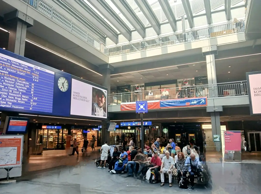 Bern train station meeting point