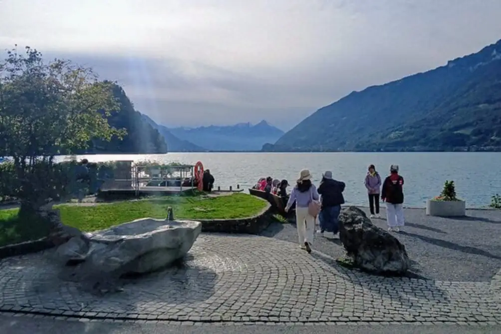 Lauterbrunnen Staubbach Waterfall Cloy Pier — Happy Tour Switzerland (26)