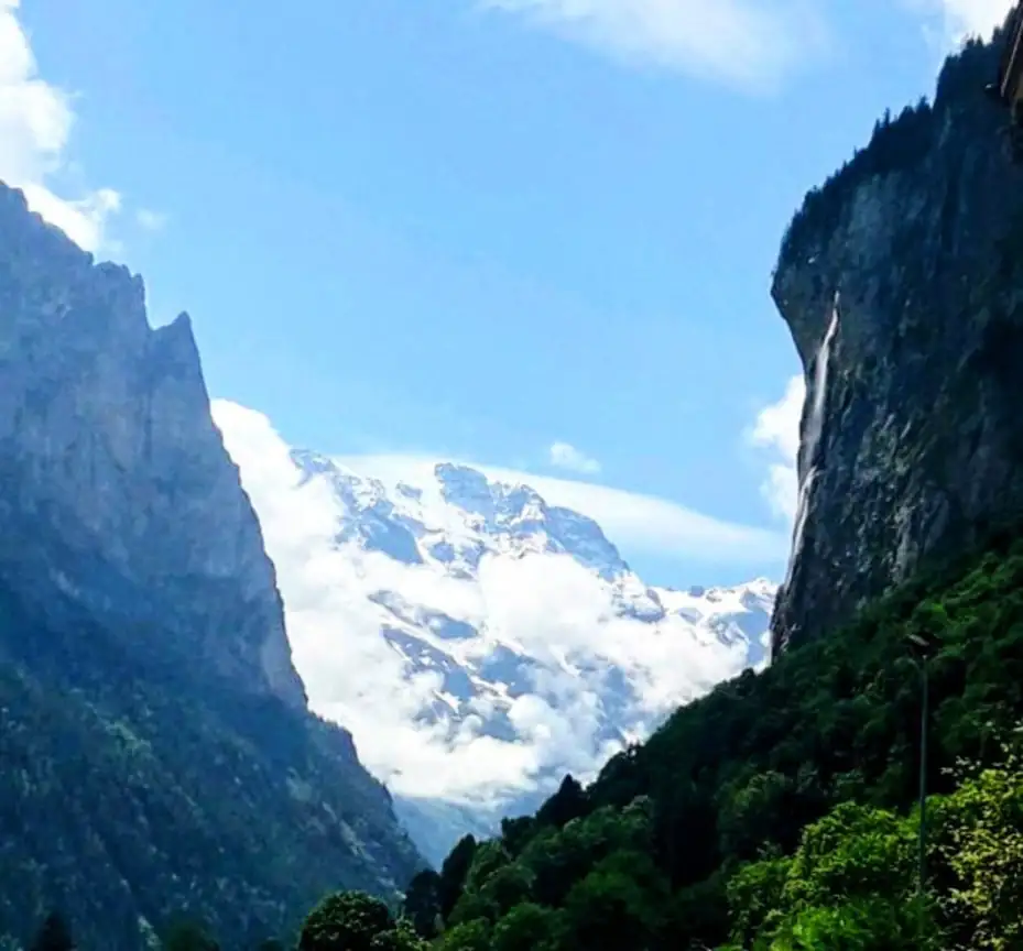 Lauterbrunnen Staubbach Waterfall Cloy Pier — Happy Tour Switzerland (7)