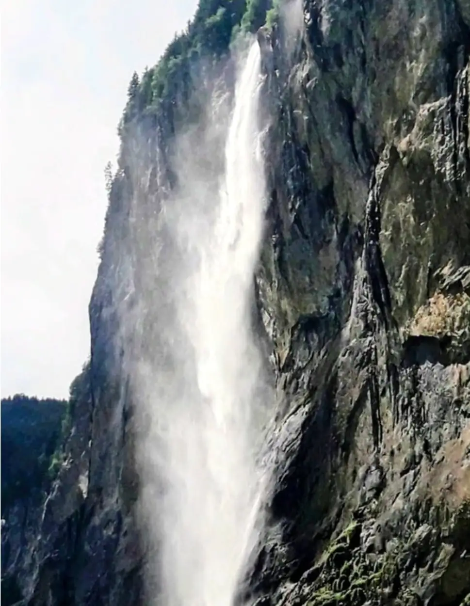 2 Waterfall + Cloy Pier + Lake Bern, Thun — Happy Tour Switzerland (6)
