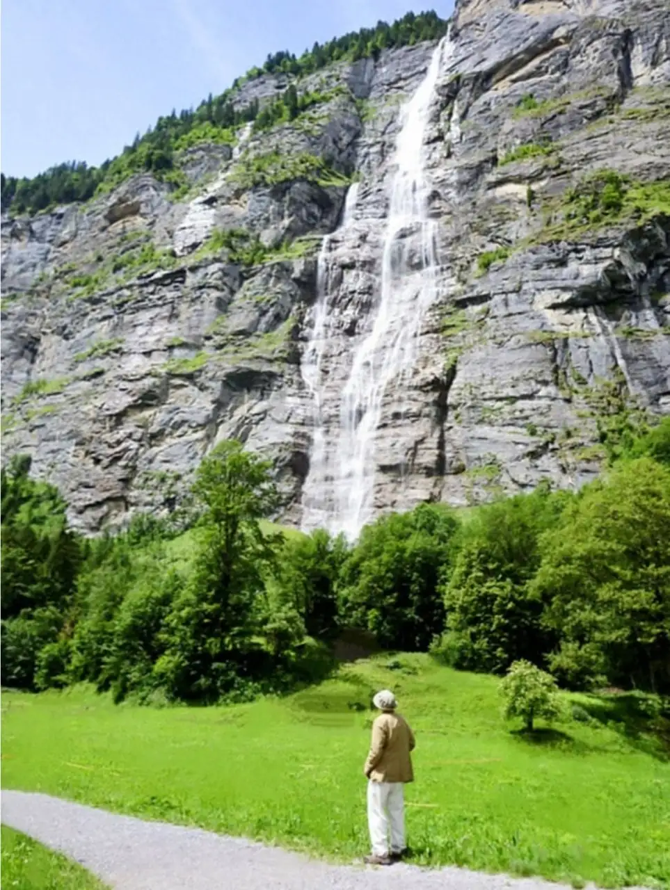 Waterfall Lauterbrunnen From Interlaken With Cloy — Happy Tour Switzerland (29)