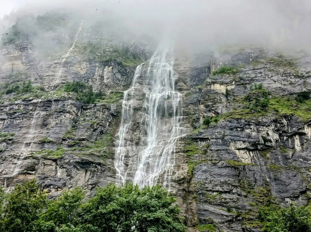 2 Waterfall Lauterbrunnen With Cloy Option Early Express Bern, Thun — Happy Tour Switzerland (28)