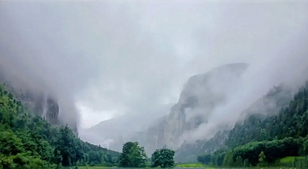 2 Waterfall Lauterbrunnen With Cloy Option Early Express Bern, Thun — Happy Tour Switzerland (20)