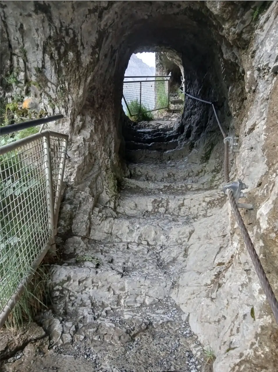 2 Waterfall Lauterbrunnen With Cloy Option Early Express Bern, Thun — Happy Tour Switzerland (11)