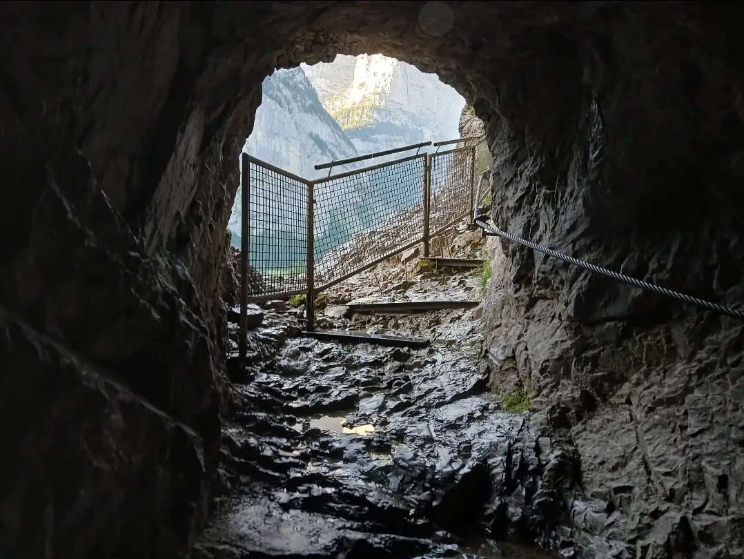 2 Waterfall Lauterbrunnen With Cloy Option Early Express Bern, Thun — Happy Tour Switzerland (13)