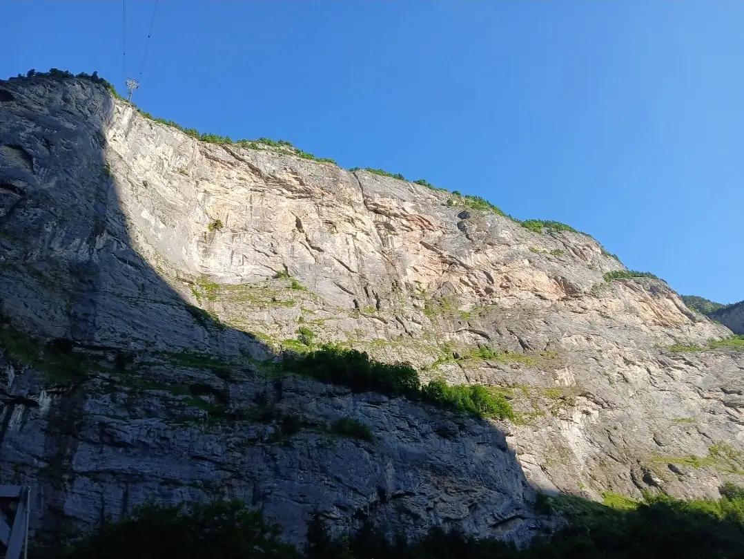 2 Waterfall Lauterbrunnen With Cloy Option Early Express Bern, Thun — Happy Tour Switzerland (22)