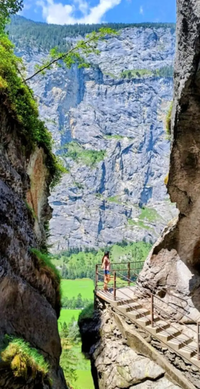 3 Waterfall + Cloy Pier + Lake Bern, Thun — Happy Tour Switzerland (29)