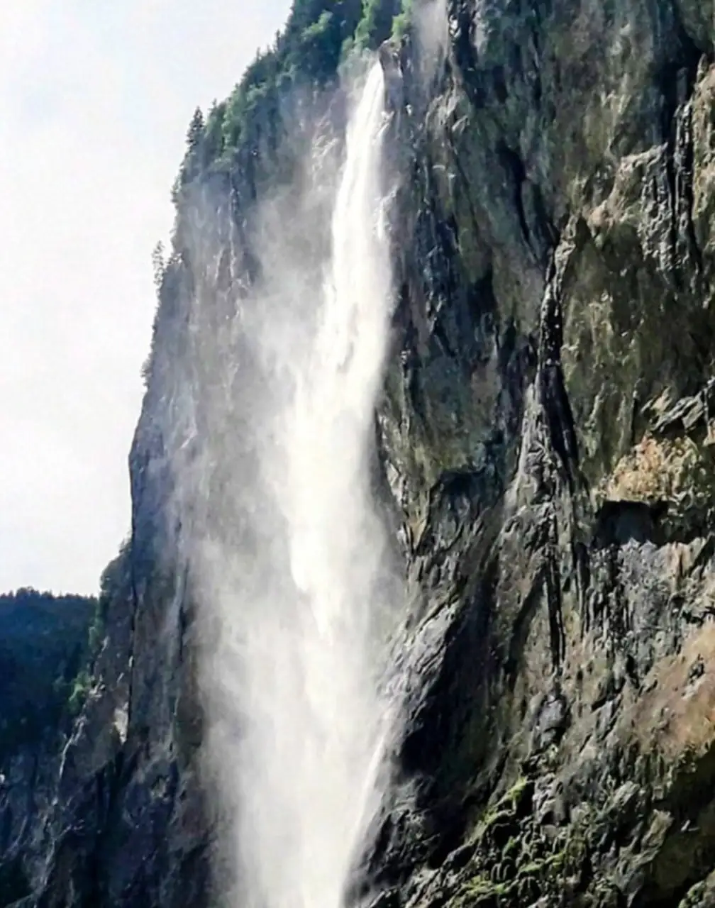 3 Waterfall + Cloy Pier + Lake Bern, Thun — Happy Tour Switzerland (11)