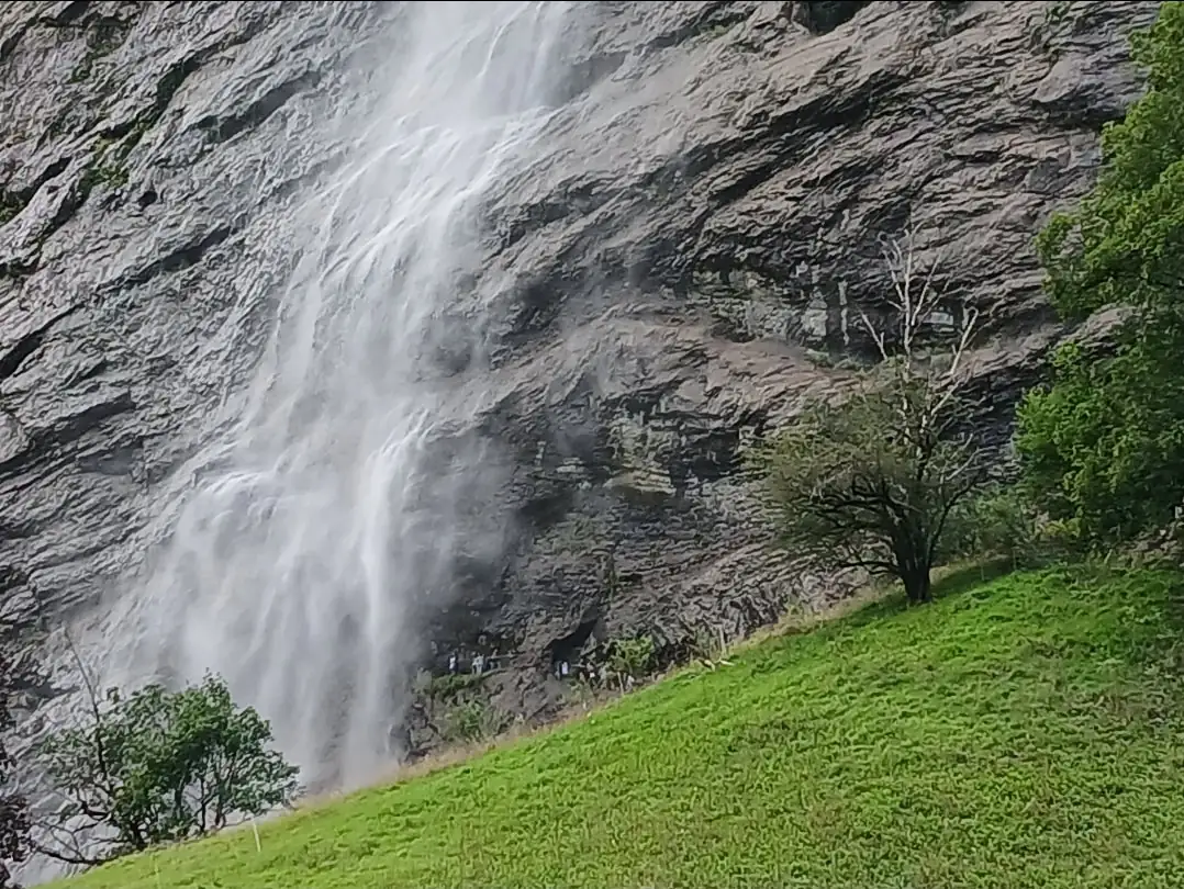 3 Waterfall + Cloy Pier + Lake Bern, Thun — Happy Tour Switzerland (14)