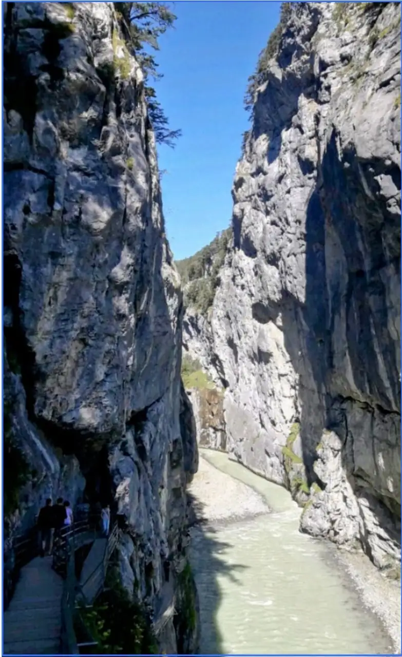 Aare Gorge Mini Grand Canyon Express — Happy Tour Switzerland (10)