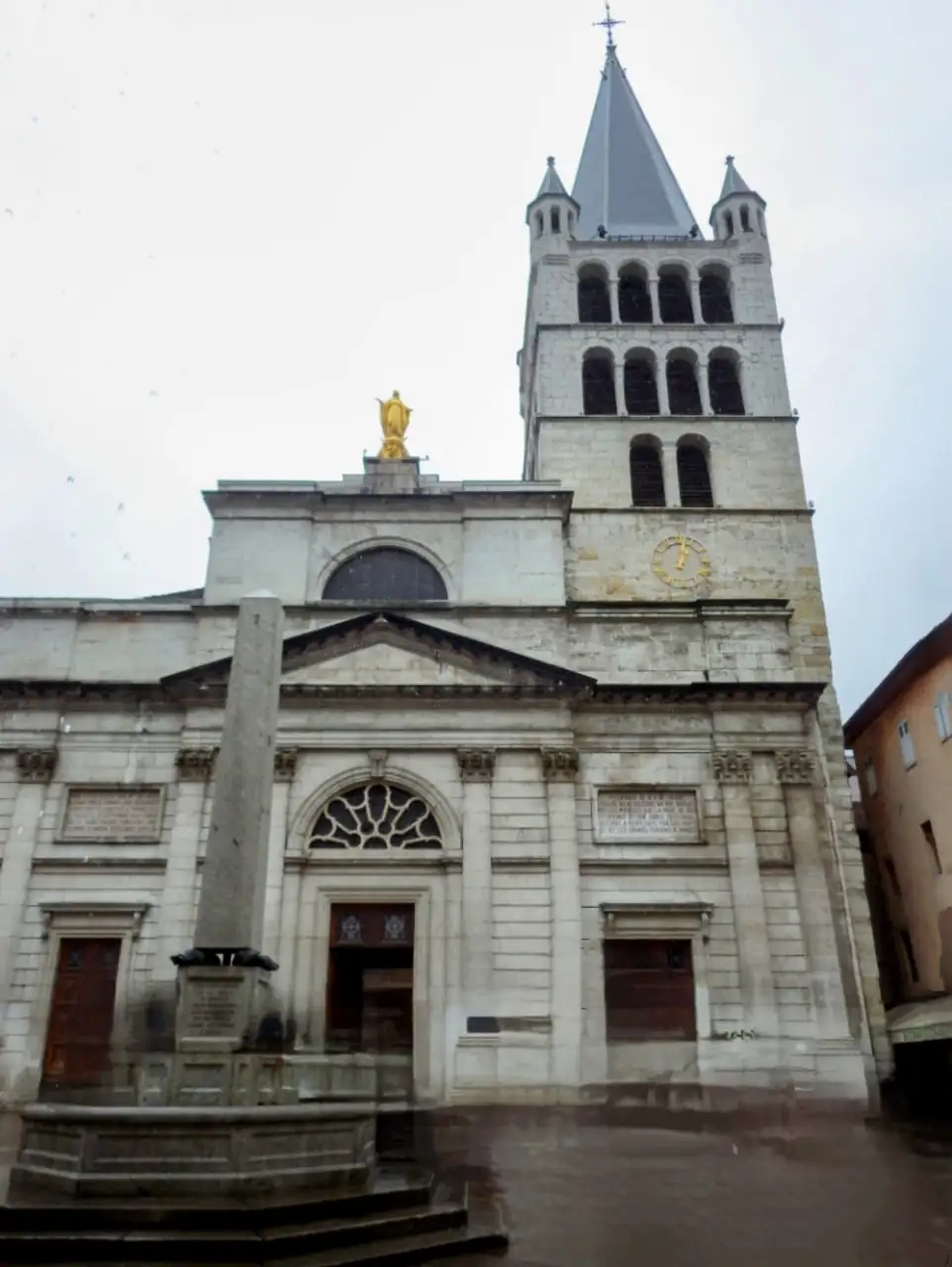 Annecy France: Venice Of The Alps Tour Geneva — Happy Tour Switzerland (19)