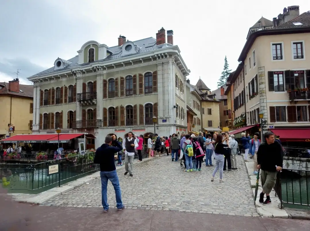 Annecy France: Venice Of The Alps Tour Geneva — Happy Tour Switzerland (14)