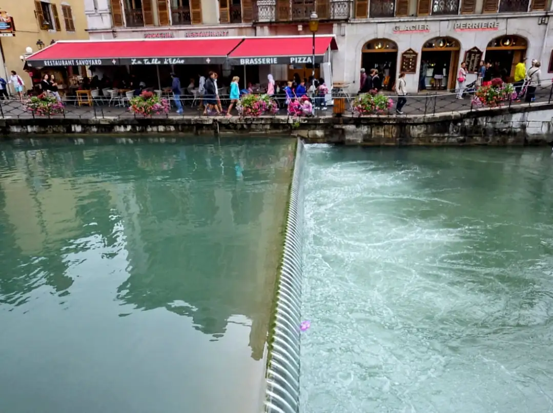 Annecy France: Venice Of The Alps Tour Geneva — Happy Tour Switzerland (17)
