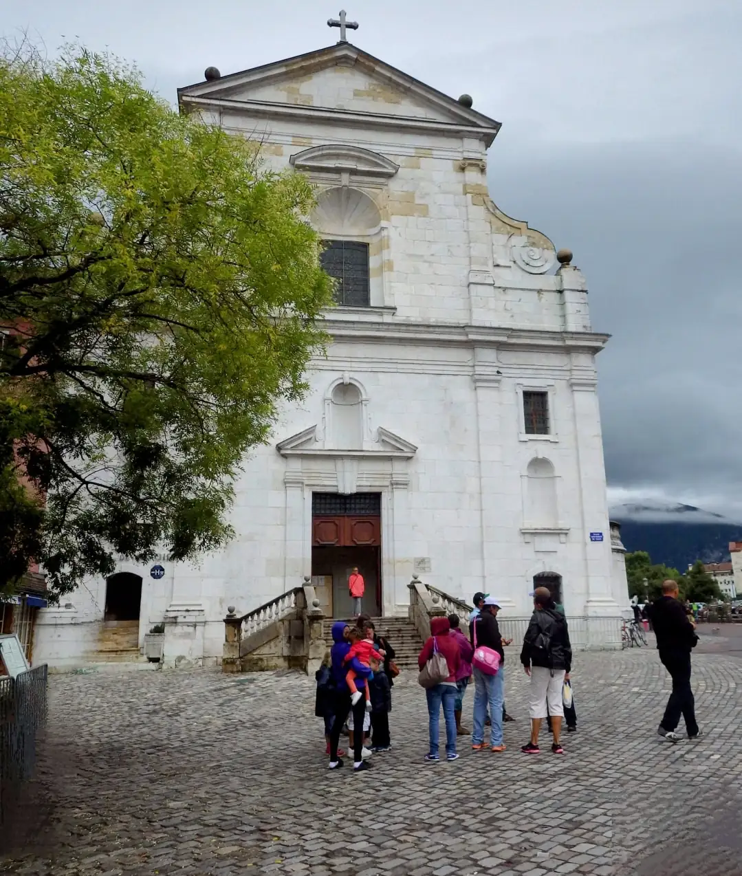 Annecy France: Venice Of The Alps Tour Geneva — Happy Tour Switzerland (20)