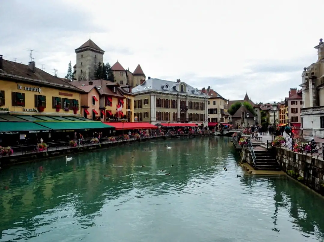 Annecy France: Venice Of The Alps Tour Geneva — Happy Tour Switzerland (18)