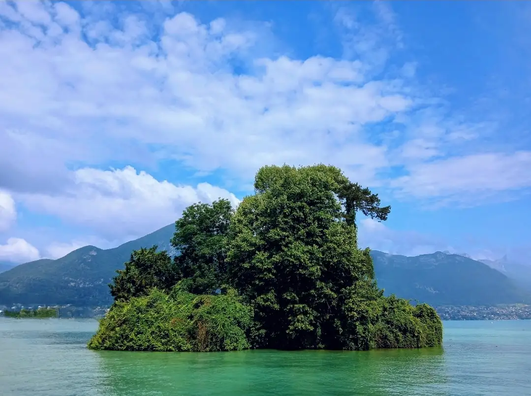 Annecy France: Venice Of The Alps Tour Geneva — Happy Tour Switzerland (36)