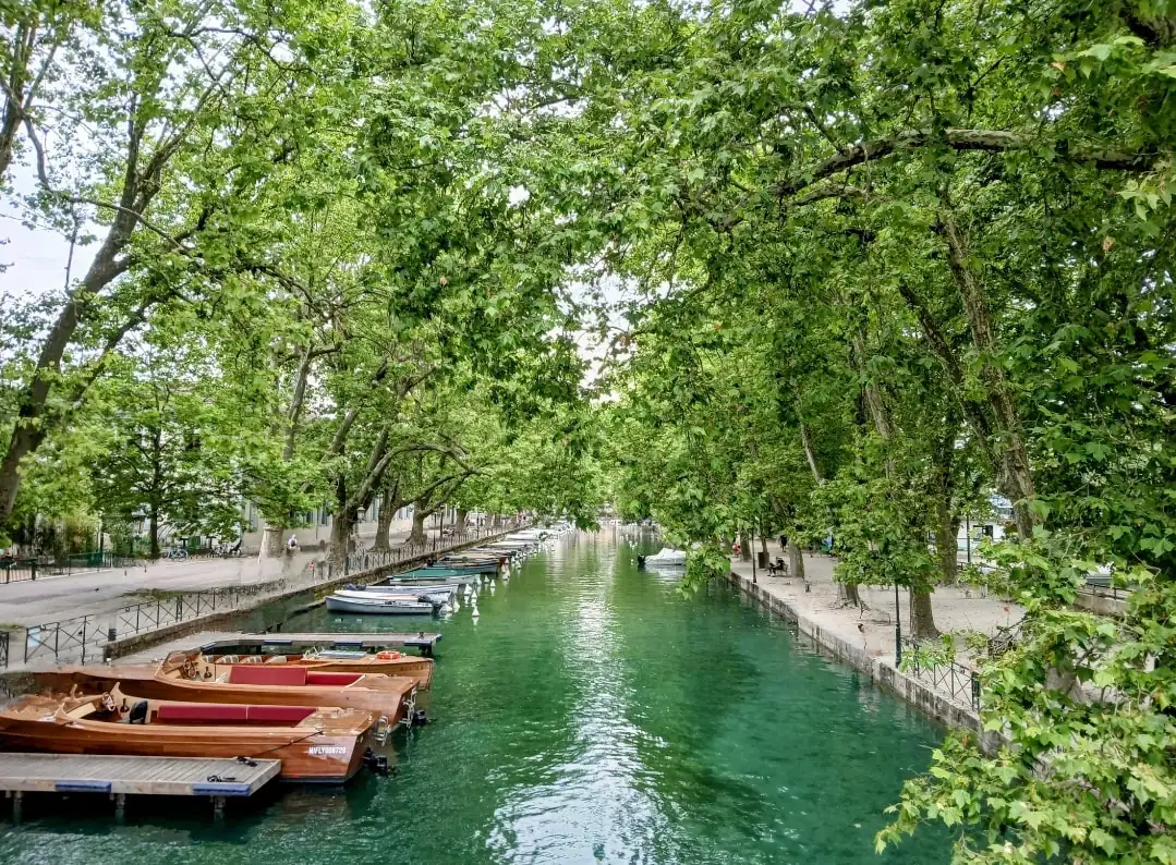 Annecy France: Venice Of The Alps Tour Geneva — Happy Tour Switzerland (28)