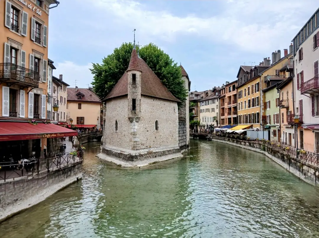 Annecy France: Venice Of The Alps Tour Geneva — Happy Tour Switzerland (16)
