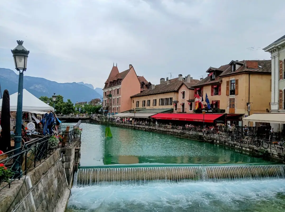 Annecy France: Venice Of The Alps Tour Geneva — Happy Tour Switzerland (13)