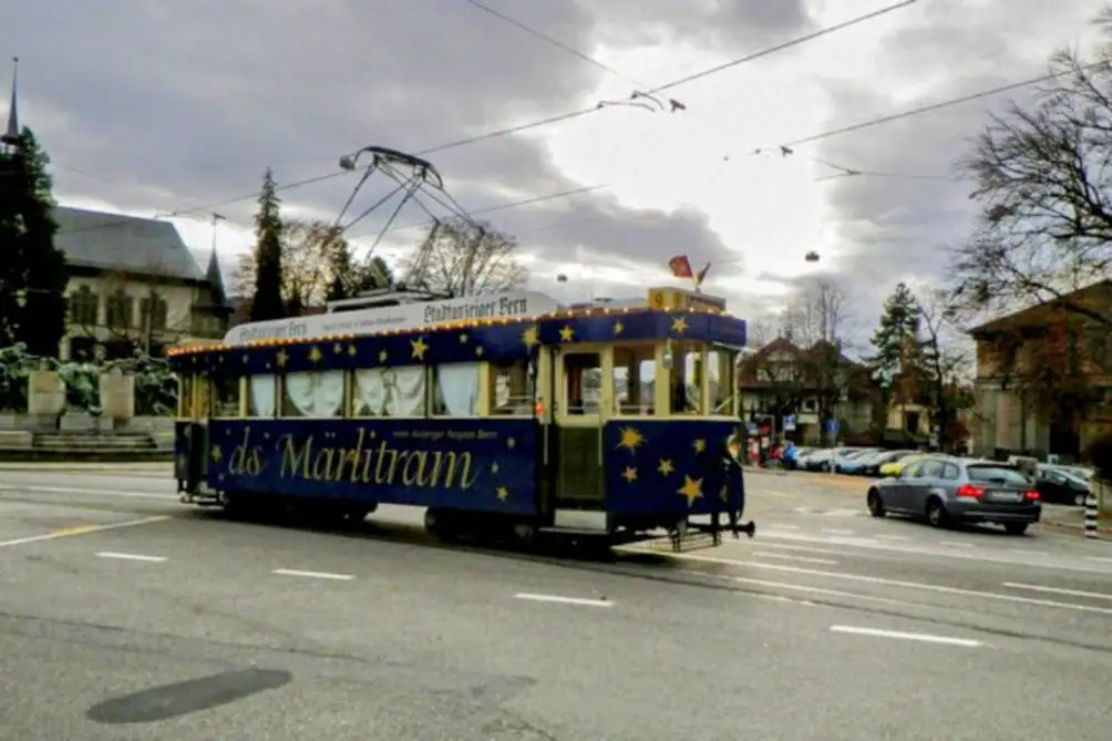 Bern Old Town Sightseeing Walking — Happy Tour Switzerland (23)
