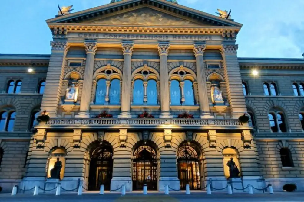 Bern Old Town Sightseeing Walking — Happy Tour Switzerland (8)