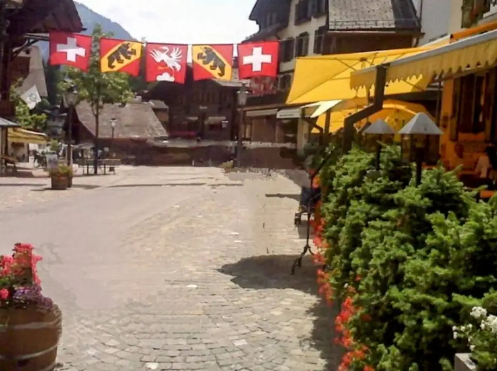 Bollywood + Gstaad + Glacier 3000 Bern, Thun — Happy Tour Switzerland (16)