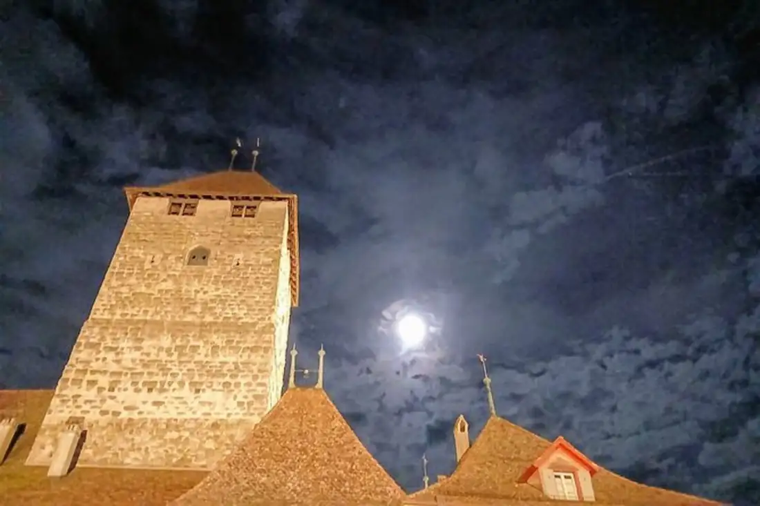 Castle Spiez By Nite Scary Sightseeing — Happy Tour Switzerland (2)