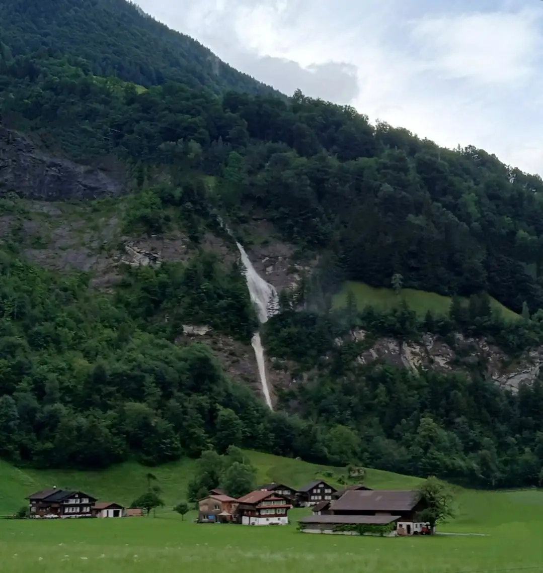Cloy Crash Landing On You All Movie Sites Location From Bern Thun Spiez Bern — Happy Tour Switzerland (24)