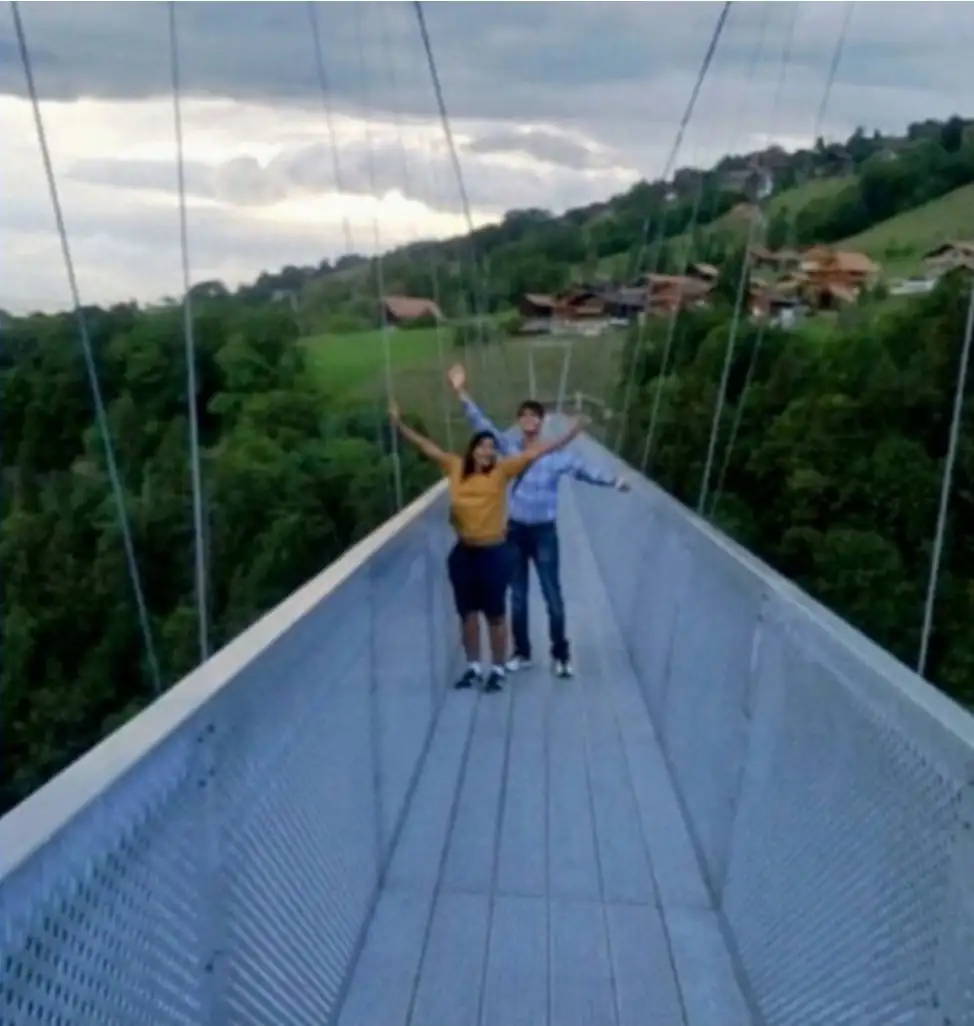 Cloy Crash Landing On You All Movie Sites Location From Bern Thun Spiez Bern — Happy Tour Switzerland (7)
