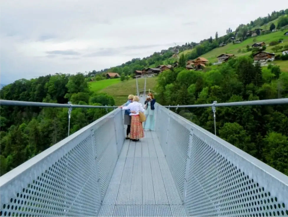 Cloy Crash Landing On You All Movie Sites Location From Bern Thun Spiez Bern — Happy Tour Switzerland (8)