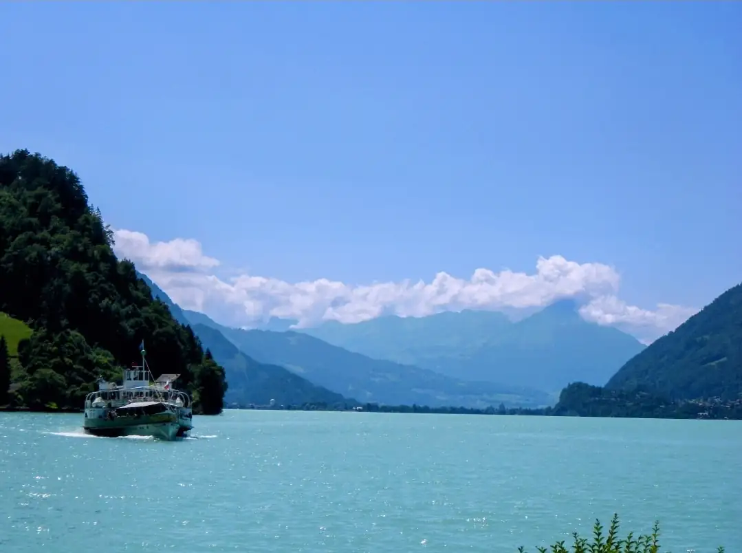 Cloy Pier Iseltwald + Cloy Hanging Bridge Interlaken Tour Bern, Thun — Happy Tour Switzerland (3)