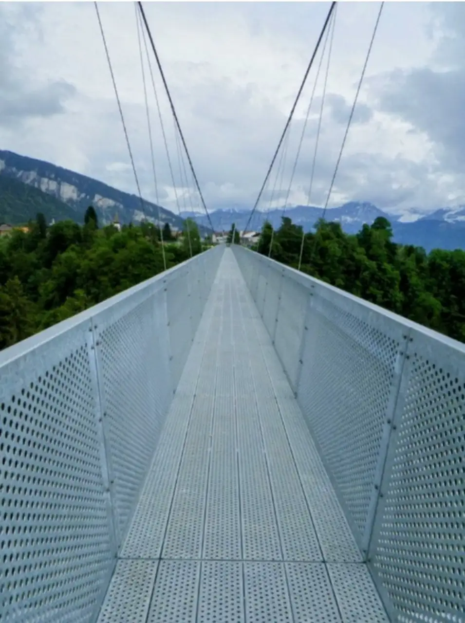 Cloy Pier Iseltwald Hangbridge Sigriswil Lauterbrunnen — Happy Tour Switzerland (17)