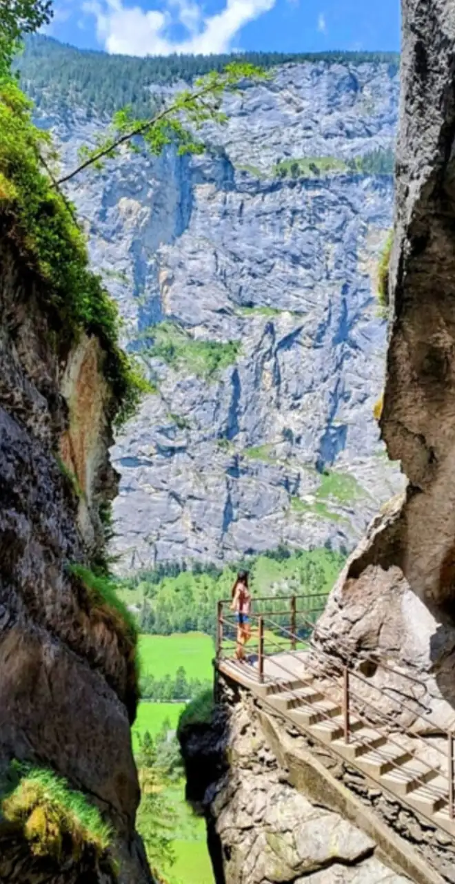 Cloy Pier Iseltwald Hangbridge Sigriswil Lauterbrunnen — Happy Tour Switzerland (32)