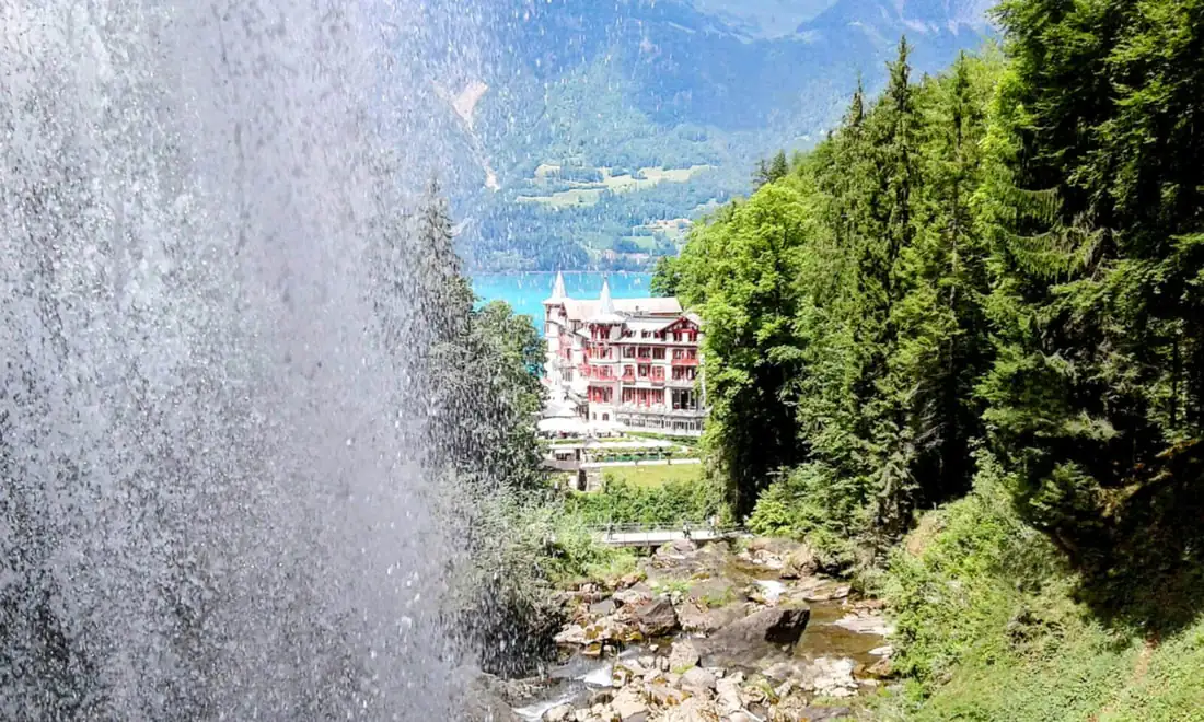 Giessbach Iseltwald Cloy — Happy Tour Switzerland (8)