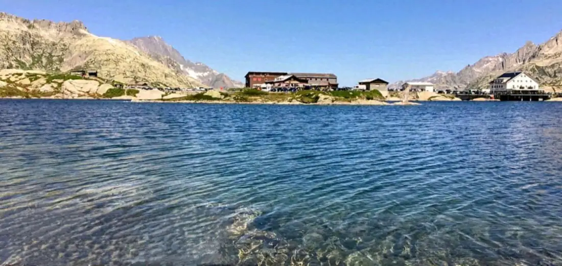 Goldfinger Sightseeing Activity — Happy Tour Switzerland (4)