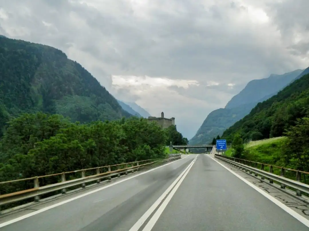Goto: Milano Milan Mxp Private Bern, Thun — Happy Tour Switzerland (13)