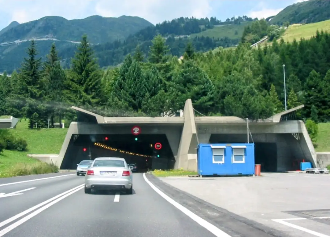 Goto: Milano Milan Mxp Private Bern, Thun — Happy Tour Switzerland (8)