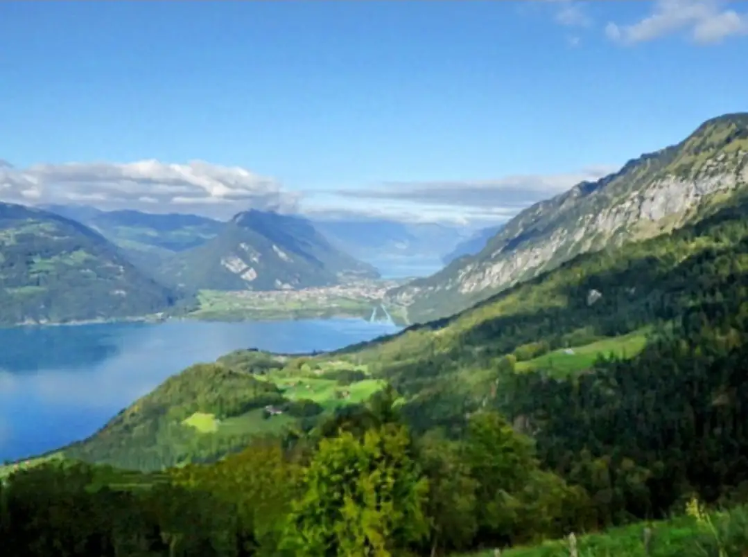 Heaven Lake View From Interlaken Quick — Happy Tour Switzerland (5)