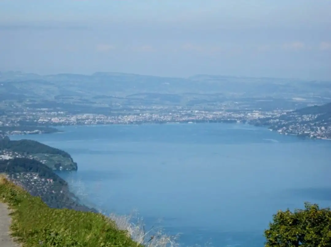 Heaven Lake View From Interlaken Quick — Happy Tour Switzerland (8)