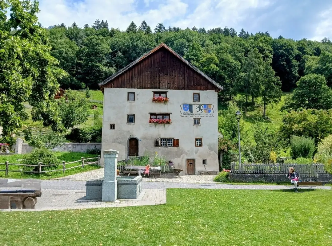 Heidi Land Tour With Vaduz From Zurich Zurich — Happy Tour Switzerland (38)
