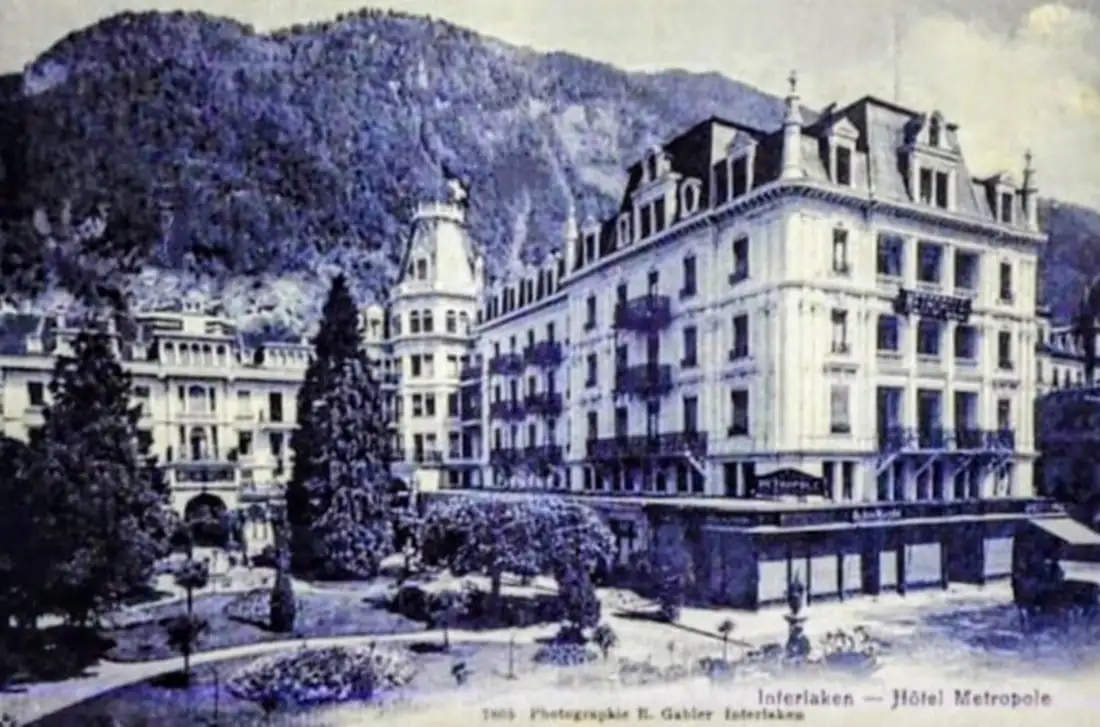 Interlaken Walking — Happy Tour Switzerland (11)