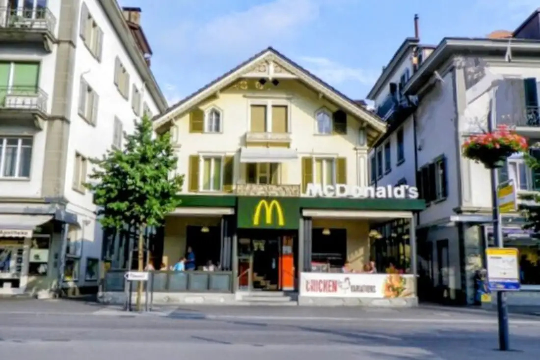 Interlaken Walking — Happy Tour Switzerland (13)