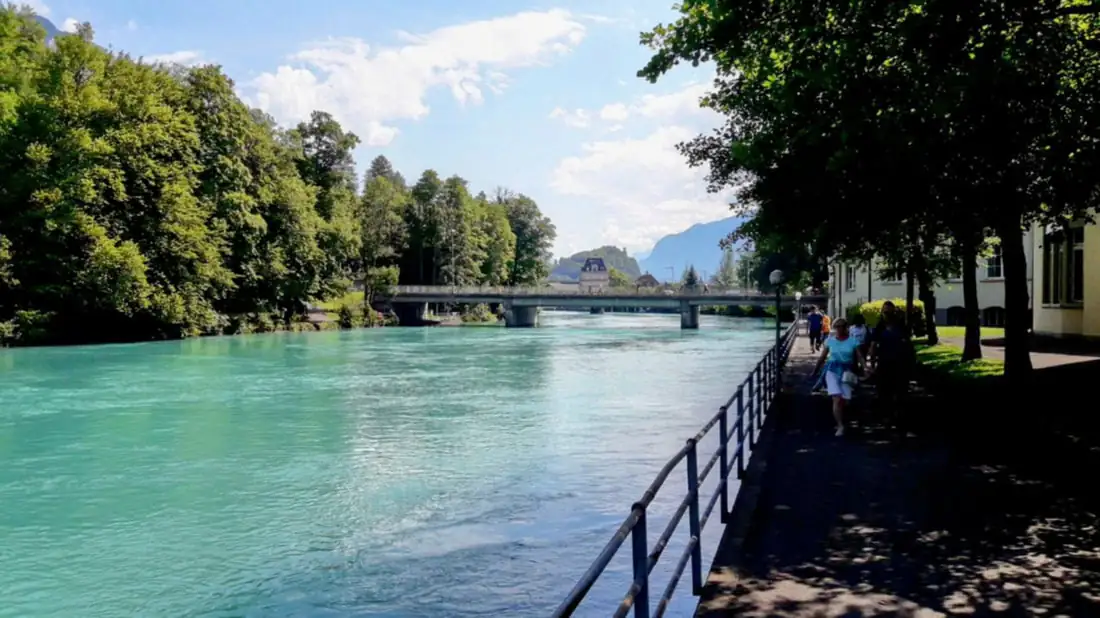 Interlaken Walking — Happy Tour Switzerland (26)