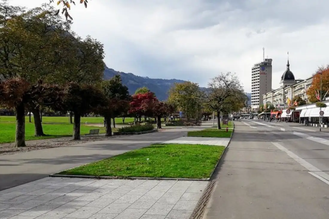Interlaken Walking — Happy Tour Switzerland (4)