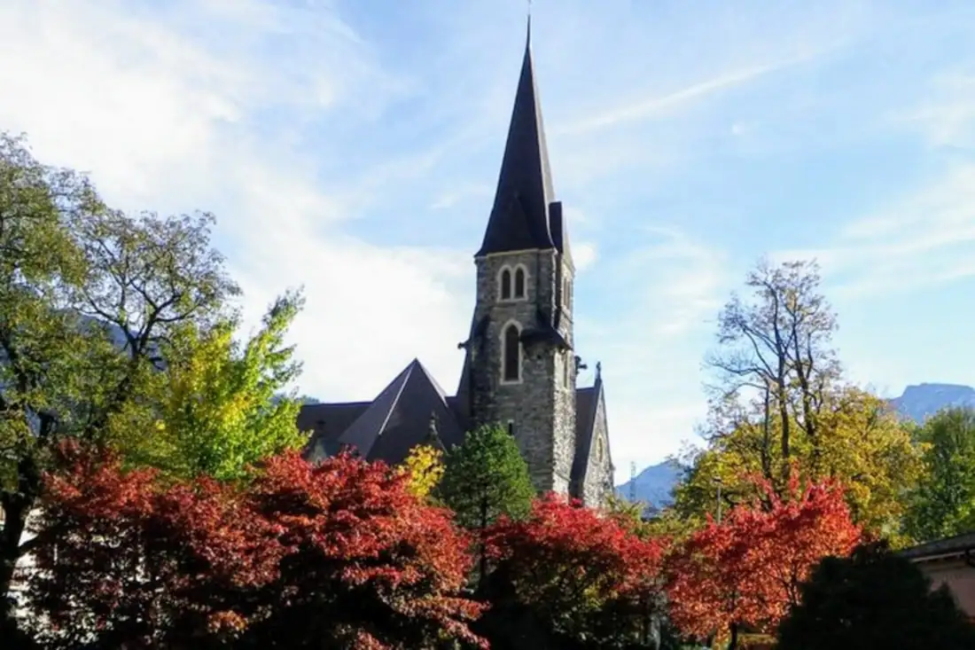 Interlaken Walking — Happy Tour Switzerland (6)