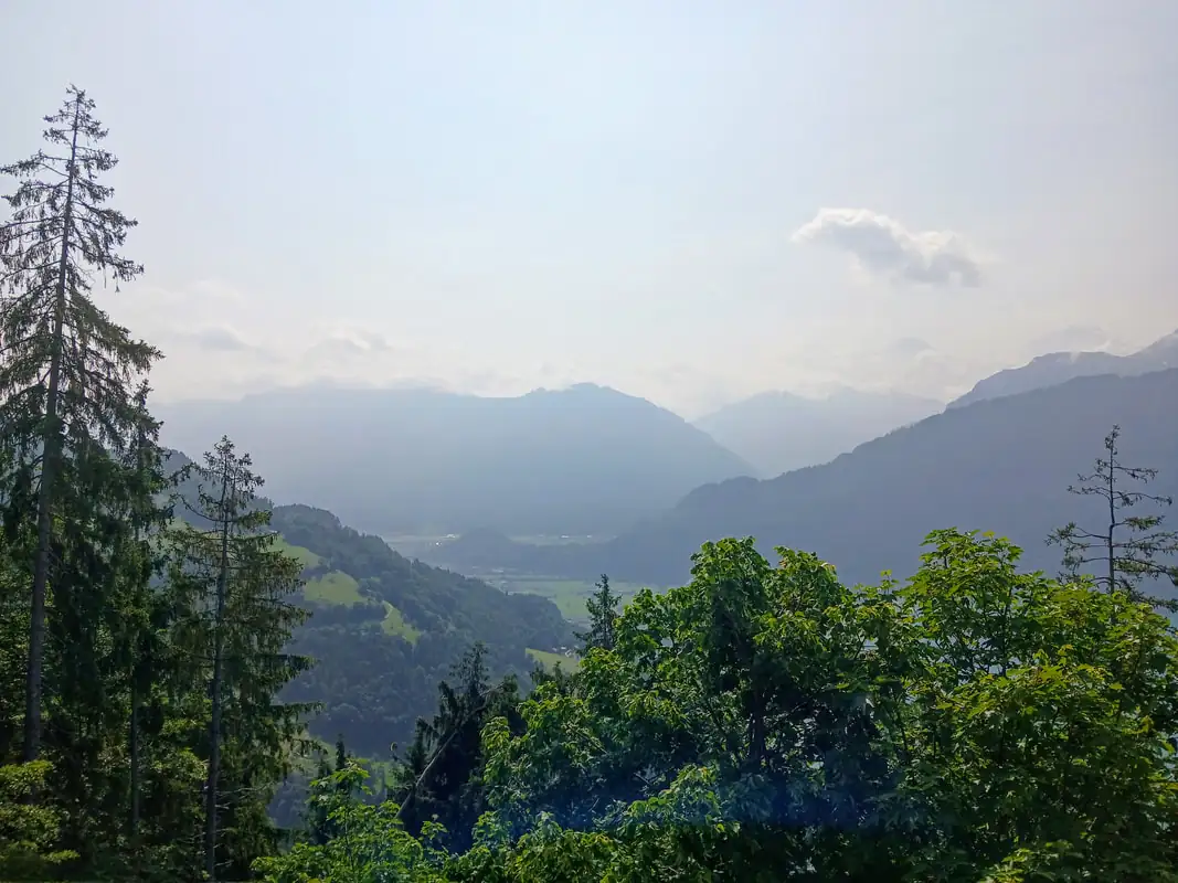 Lake + Cloy Bridge + Thun + Castle Tour Bern, Thun — Happy Tour Switzerland (5)