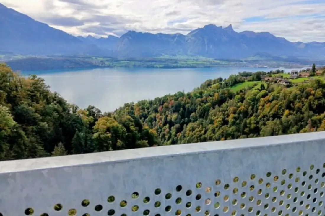 Lake Cloy Hanging Bridge Thun Castle — Happy Tour Switzerland (25)
