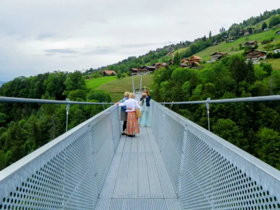 Lake Cloy Hanging Bridge Thun Castle — Happy Tour Switzerland (28)