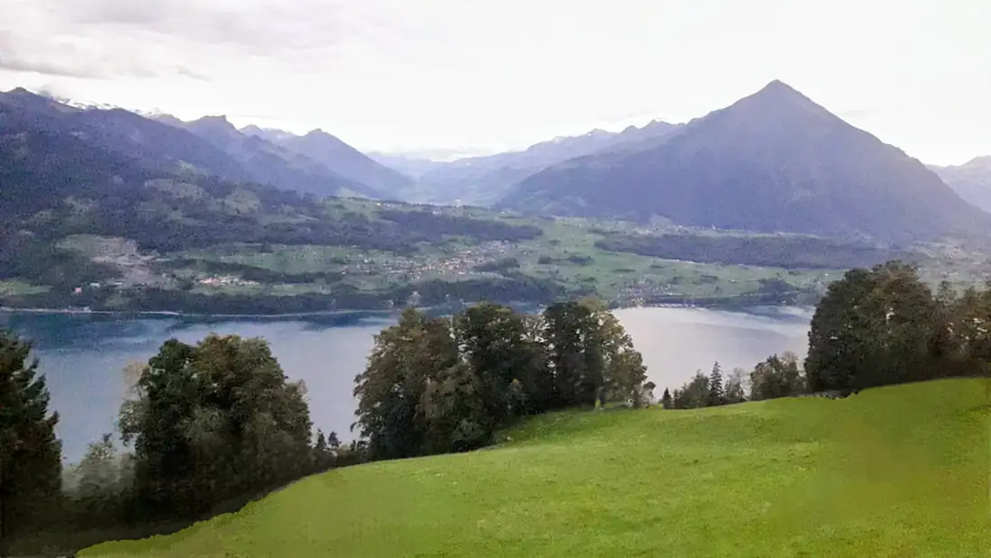 Lake Cloy Hanging Bridge Thun Castle — Happy Tour Switzerland (6)