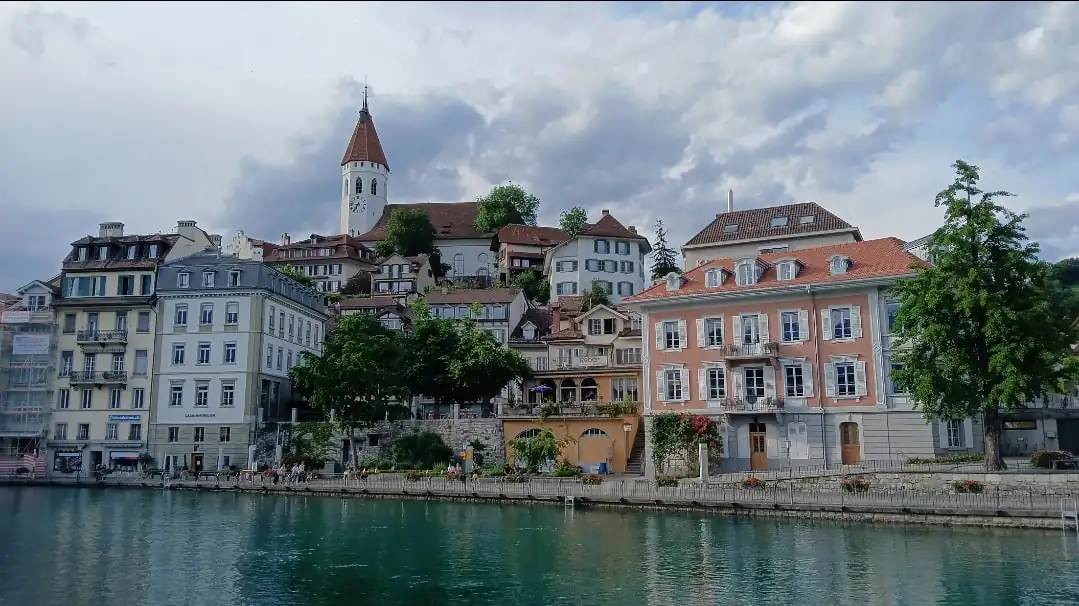 Lake + Cloy Bridge + Thun + Castle Tour Bern, Thun — Happy Tour Switzerland (57)